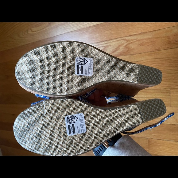 Toms Strappy Wedge Sandals - Picture 7 of 7